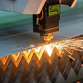 Service de découpe au laser de métal de haute précision