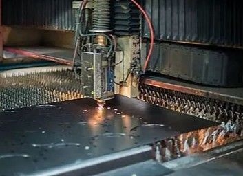 Coupe au laser d'acier au carbone pour presses hydrauliques